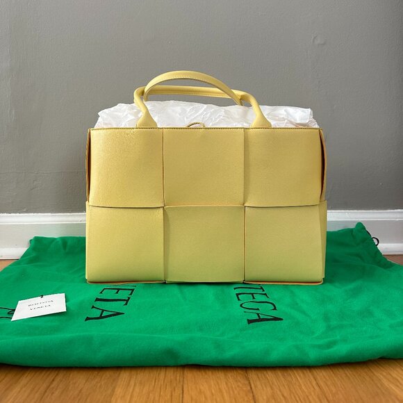 Bottega Veneta Acro Medium Woven Leather Tote - Picture 2 of 12